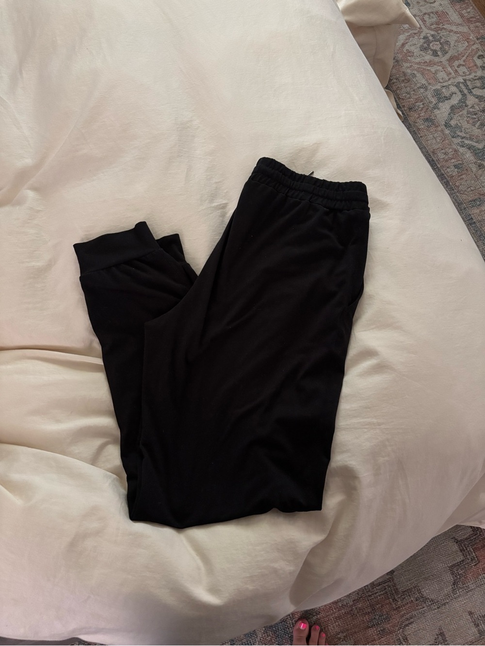 Quince Black flow knit Jogger Pants (size M)